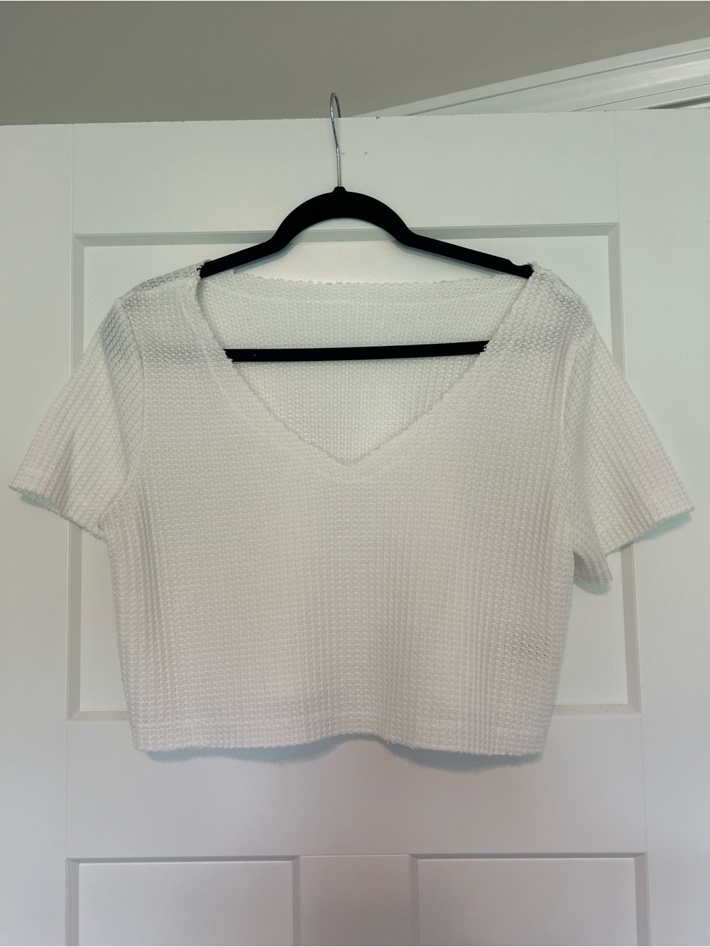 Women’s White V-Neck Short Sleeve Knit Top